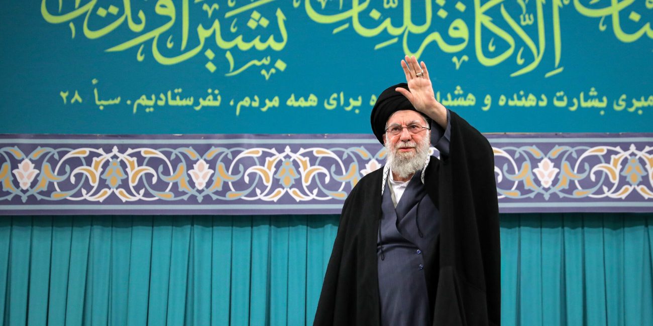 مسئولان باید برای بهبود معیشت مردم دوبرابر کار کنند