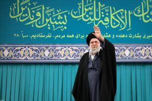 مسئولان باید برای بهبود معیشت مردم دوبرابر کار کنند